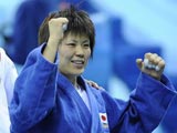 8月13日，在北京奥运会柔道女子70公斤级决赛中，日本选手上野雅惠战胜古巴选手安娜西·埃尔南德斯，夺得冠军。