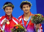 2004年8月29日，在男子单人跳水10米台决赛中，中国选手胡佳凭借出色的表现获得金牌，田亮获得铜牌。