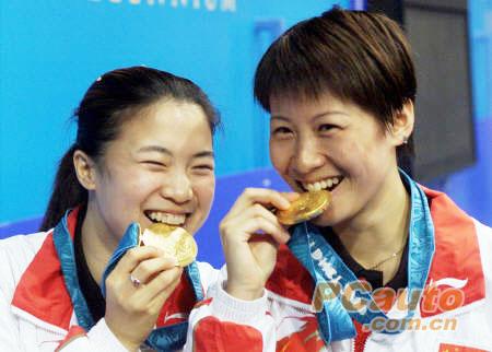 悉尼奥运会乒乓球女双王楠李菊称王[组图] 中国