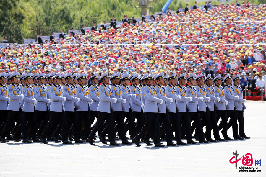 9月3日，中国人民抗日战争暨世界反法西斯战争胜利70周年纪念大会在北京隆重举行，有11个国家派方队、6个国家派代表队来华参加阅兵。图为蒙古国武装力量方队通过天安门广场。中国网记者 杨佳摄