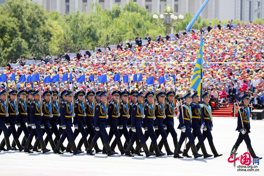 9月3日，中国人民抗日战争暨世界反法西斯战争胜利70周年纪念大会在北京隆重举行，有11个国家派方队、6个国家派代表队来华参加阅兵。图为俄罗斯联邦武装力量方队通过天安门广场