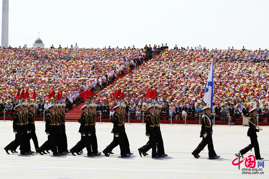 9月3日，中国人民抗日战争暨世界反法西斯战争胜利70周年纪念大会在北京隆重举行，有11个国家派方队、6个国家派代表队来华参加阅兵。图为俄罗斯联邦武装力量方队通过天安门广场